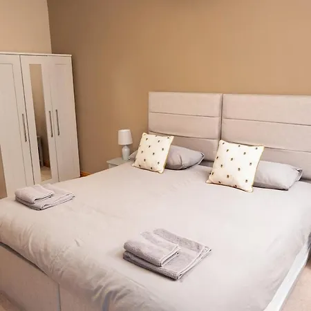 9 Riverside Walk Ferienhaus *