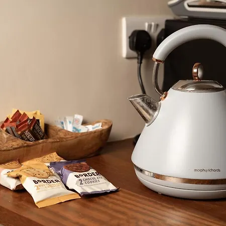 9 Riverside Walk Airton