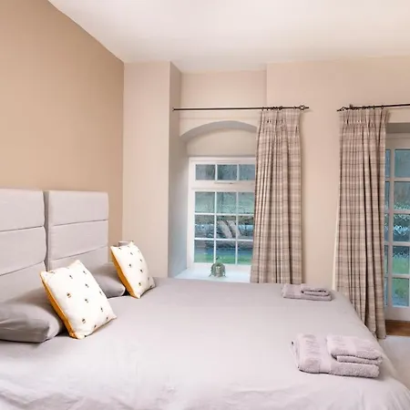 9 Riverside Walk 펜션 *