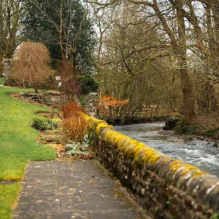 9 Riverside Walk 펜션 *